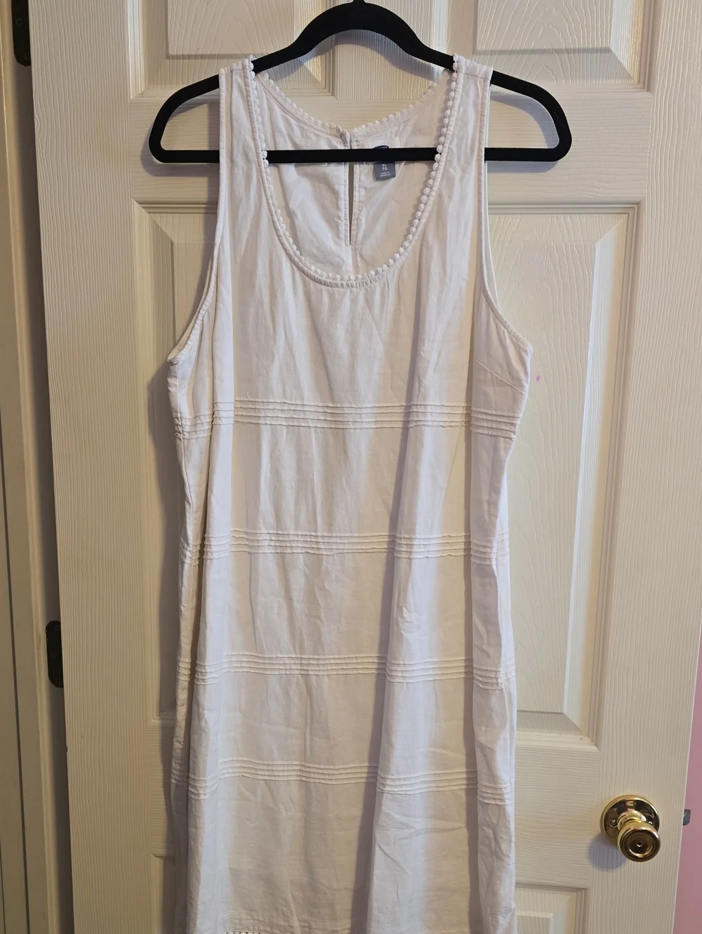 Old‎ Navy White Sleeveless Tank with Pom Edge